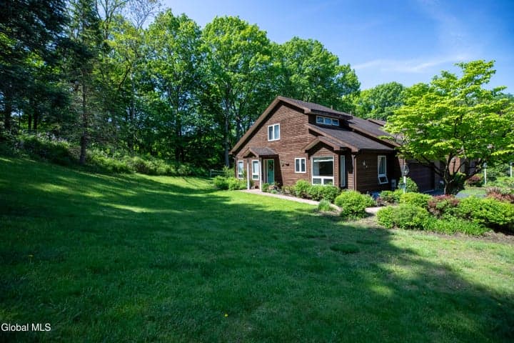 32 Lillian Lane, Troy, NY, photo 1