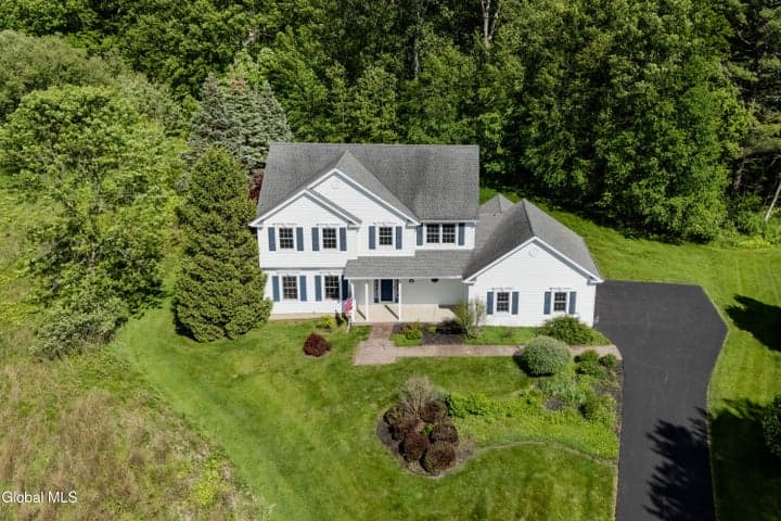 826 Creek Court, Guilderland, NY, photo 3