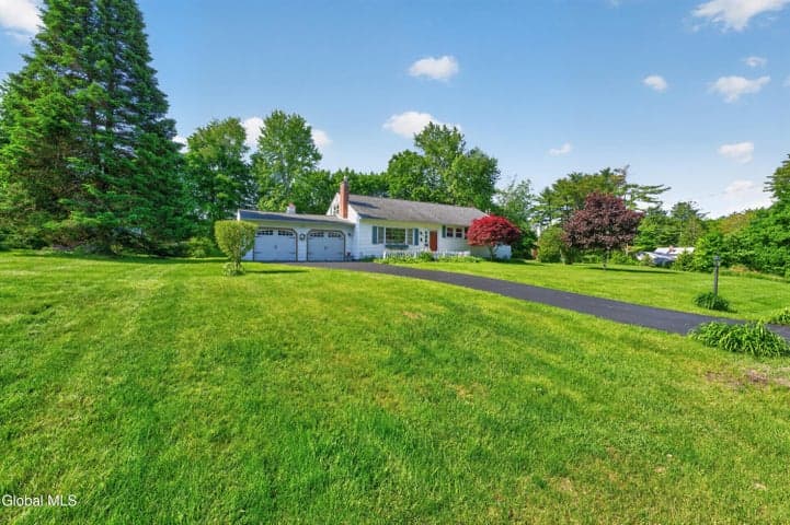 27 Forest Road, Ballston, NY, photo 3