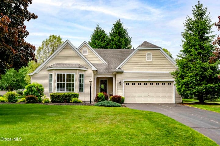2 Sheridan Court, Clifton Park, NY, photo 1