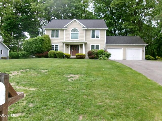 15 Pinecrest Drive, Niskayuna, NY, photo 2