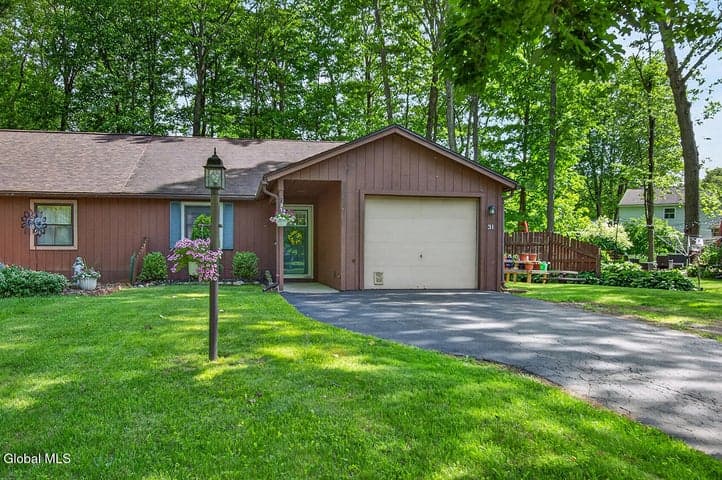 31 Glenbrook Drive, Clifton Park, NY, photo 1