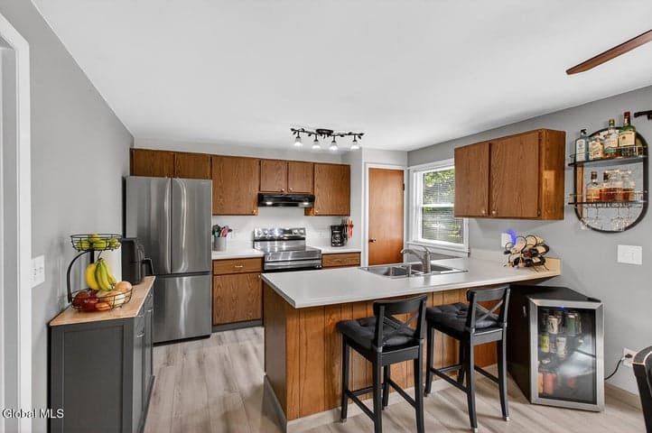 31 Glenbrook Drive, Clifton Park, NY, photo 2