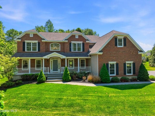 30 Walden Circle, Saratoga Springs, NY, photo 1