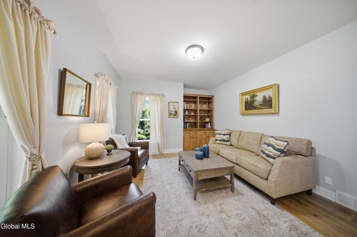 30 Walden Circle, Saratoga Springs, NY, photo 5