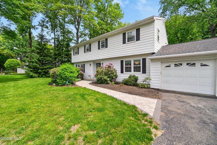 77 Huntersfield Road, Bethlehem, NY, photo 2
