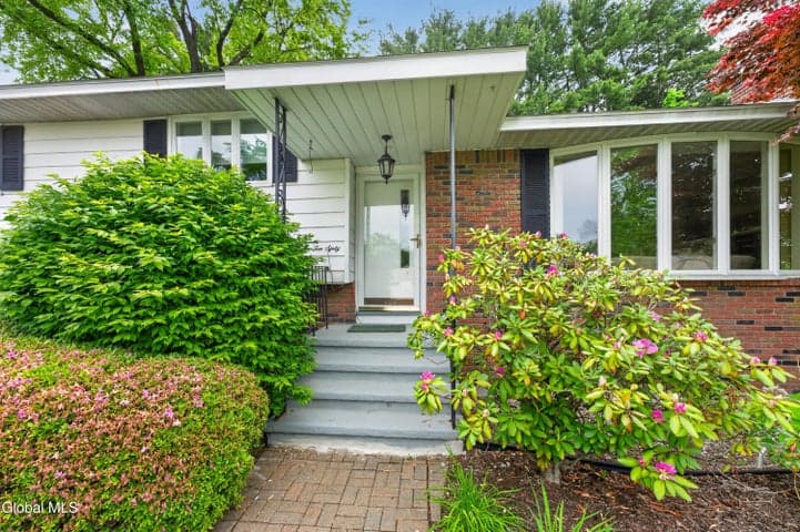 1060 Cornelius Avenue, Niskayuna, NY, photo 3