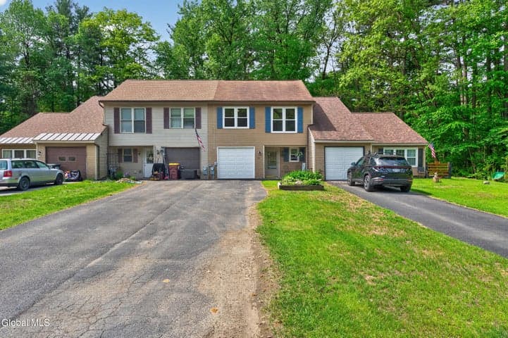 21 Whispering Pines Road, Wilton, NY, photo 2