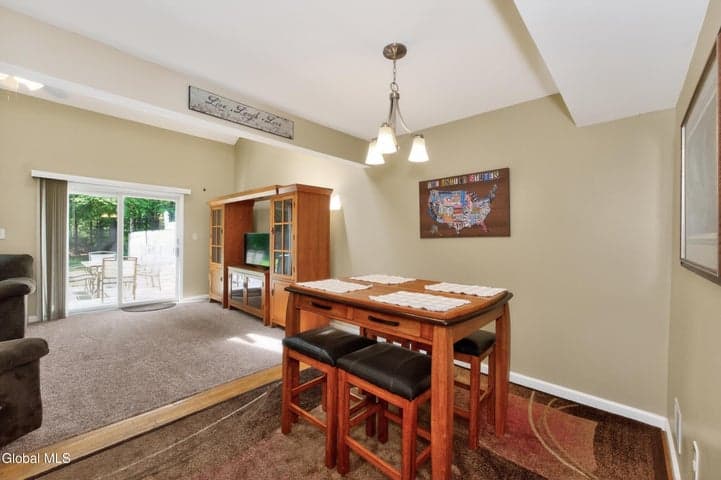 21 Whispering Pines Road, Wilton, NY, photo 4