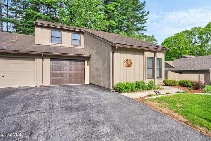 10 Margaret Drive, Queensbury, NY, photo 3