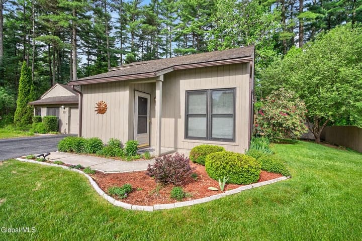 10 Margaret Drive, Queensbury, NY, photo 4