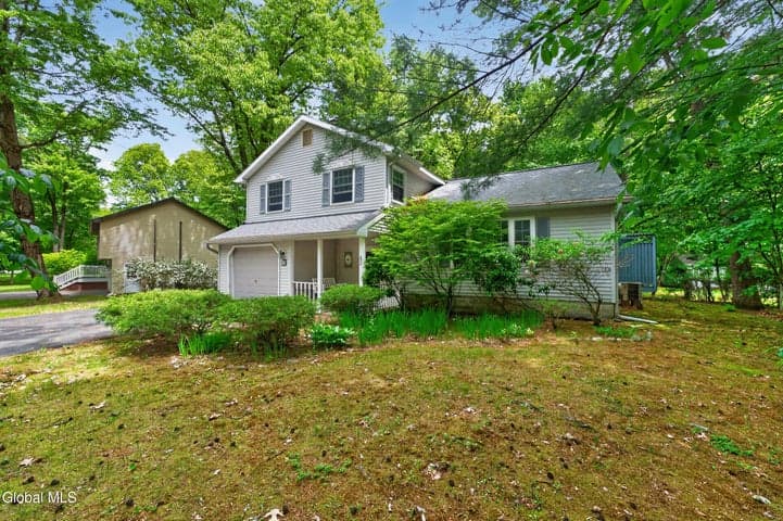 42 Wineberry Lane, Malta, NY, photo 1