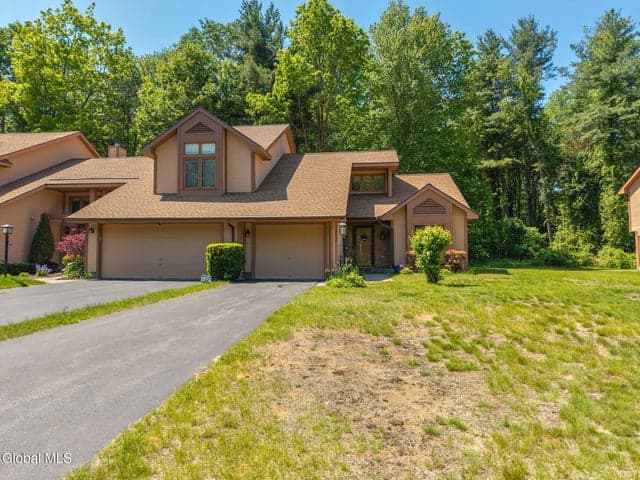 4034 Georgetown Square, Guilderland, NY, photo 1