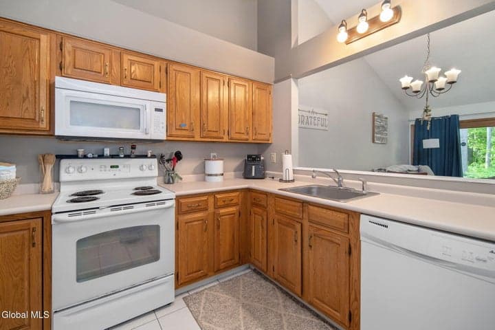 4034 Georgetown Square, Guilderland, NY, photo 2
