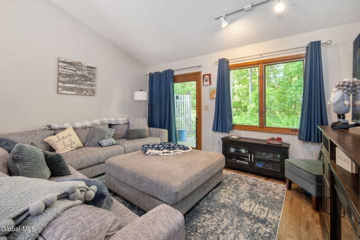 4034 Georgetown Square, Guilderland, NY, photo 3