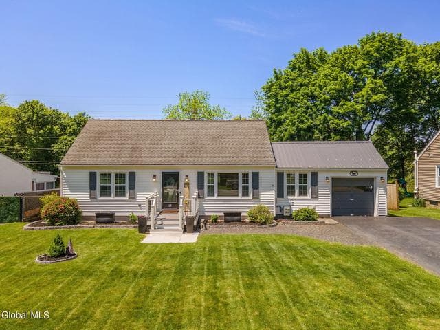 15 Brunswick Park Drive, Brunswick, NY, photo 1