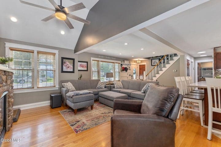 15 Brunswick Park Drive, Brunswick, NY, photo 2