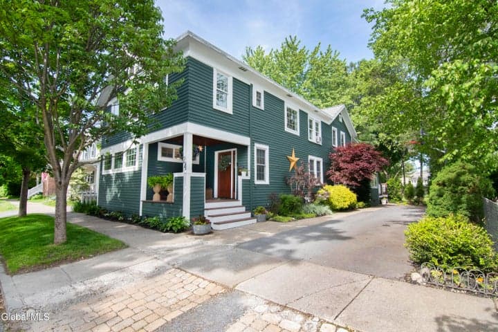 24 Walnut Street, Saratoga Springs, NY, photo 1