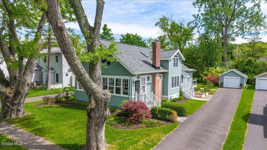 15 Burhans Place, Bethlehem, NY, photo 2