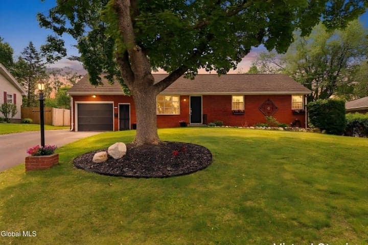 11 James Drive, Colonie, NY, photo 1