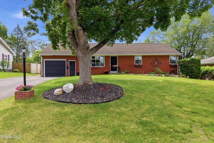 11 James Drive, Colonie, NY, photo 2