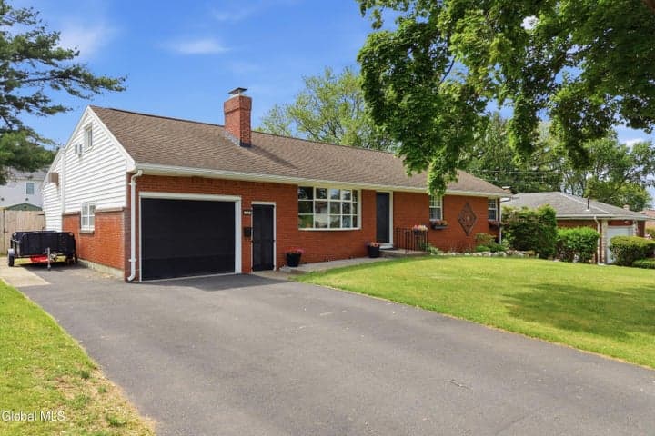 11 James Drive, Colonie, NY, photo 3
