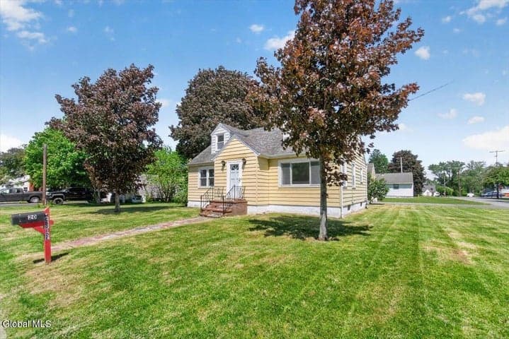 20 Washington Avenue, Halfmoon, NY, photo 2