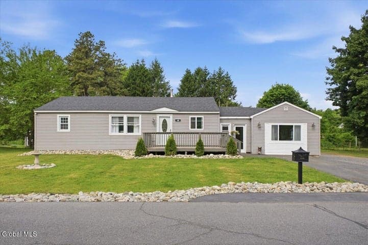 14 Mountain View Drive, South Glens Falls, NY, photo 1