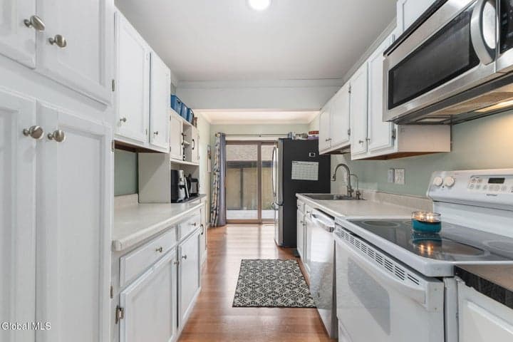 1503 Huntington Court, East Greenbush, NY, photo 4