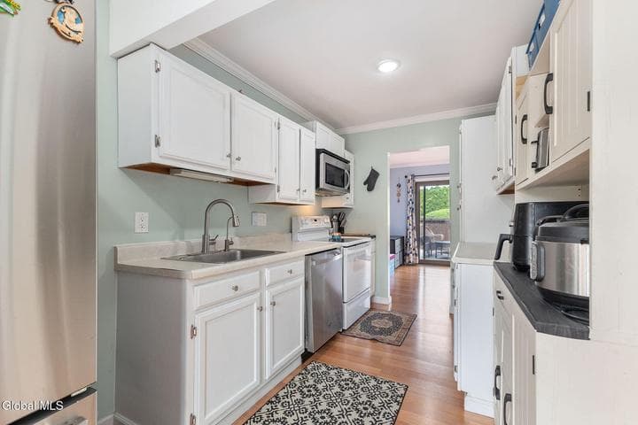 1503 Huntington Court, East Greenbush, NY, photo 5