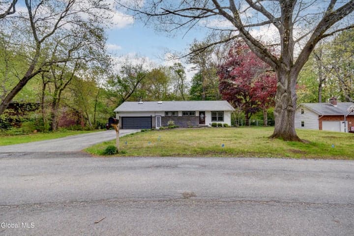 129 Okara Drive, Guilderland, NY, photo 2