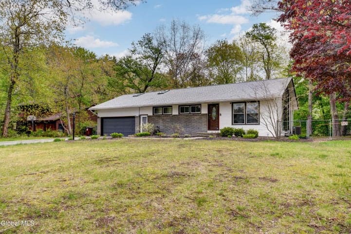 129 Okara Drive, Guilderland, NY, photo 3