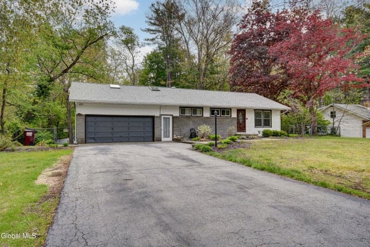 129 Okara Drive, Guilderland, NY, photo 4