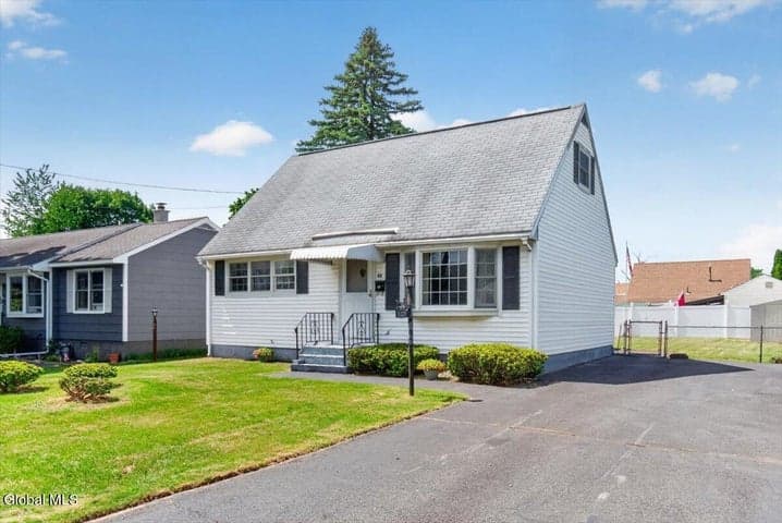 48 Munro Court, Troy, NY, photo 2