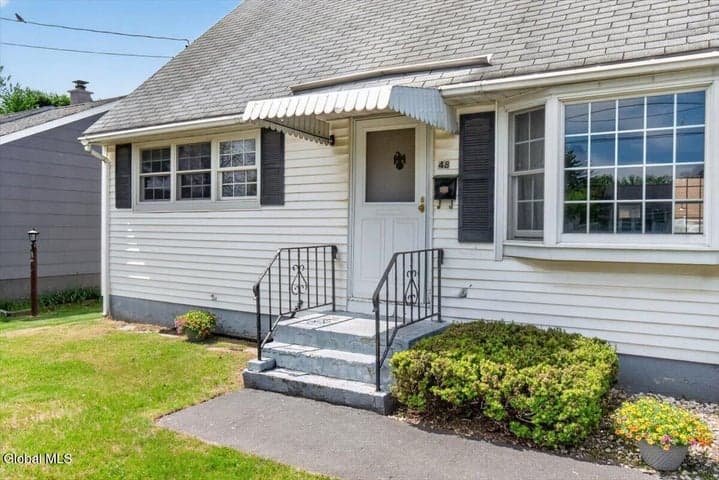 48 Munro Court, Troy, NY, photo 3