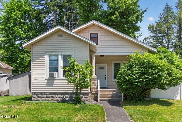 2 Woodlawn Terrace, Bethlehem, NY, photo 1