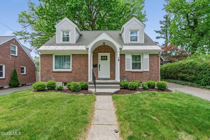 18 Oxford Road, Albany, NY, photo 1
