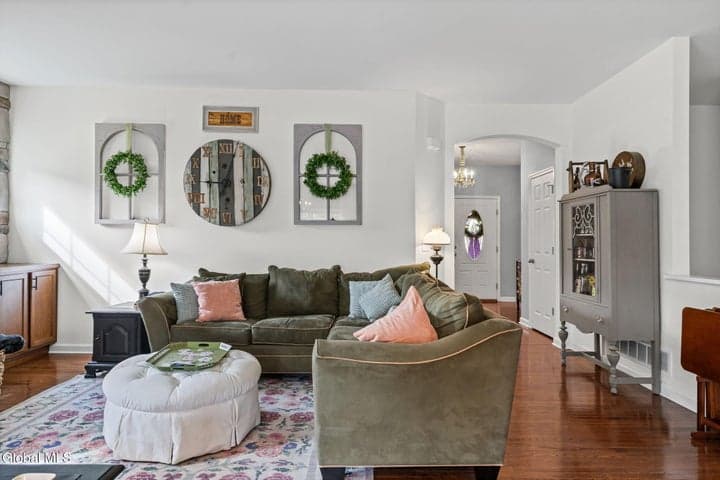 5 Rosemore Place, Halfmoon, NY, photo 4