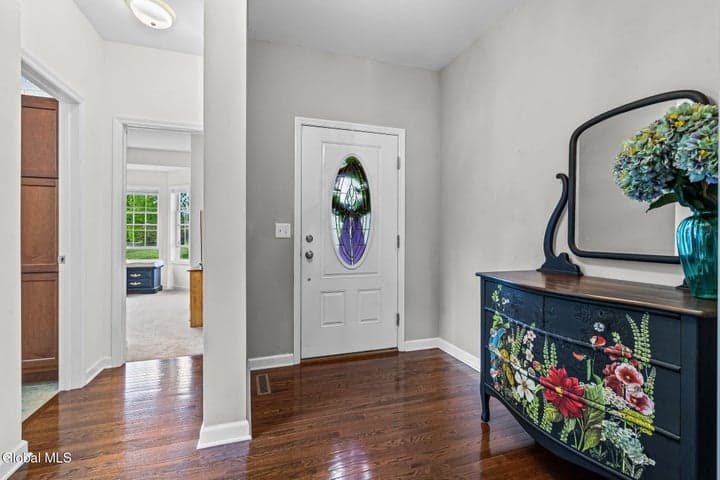 5 Rosemore Place, Halfmoon, NY, photo 3