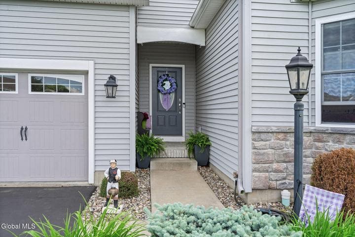 5 Rosemore Place, Halfmoon, NY, photo 2