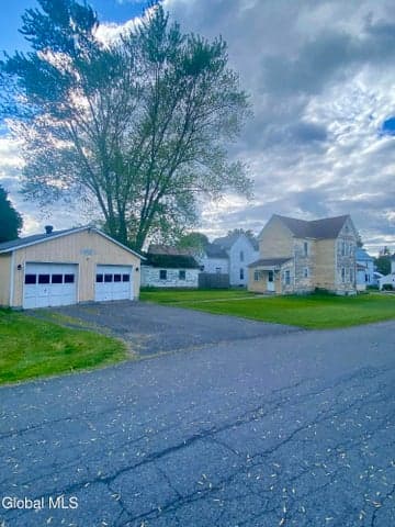 114 E Fourth Avenue, Johnstown, NY, photo 3