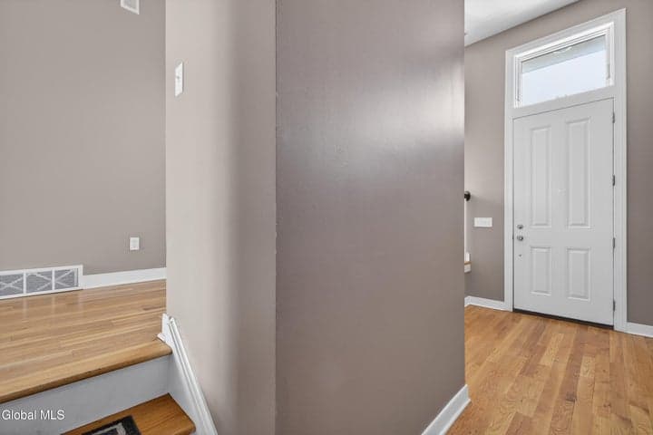 4 Bryn Mawr Court, Albany, NY, photo 2