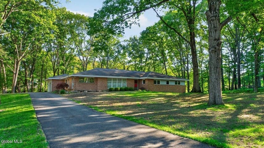 15 N Sage Hill Lane, Menands, NY