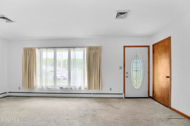 6 Deerwood Drive, Colonie, NY, photo 4