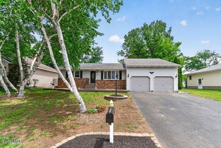 12 Winifred Drive, Colonie, NY, photo 1