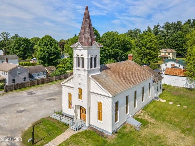 13 Leonard Street, Northumberland, NY