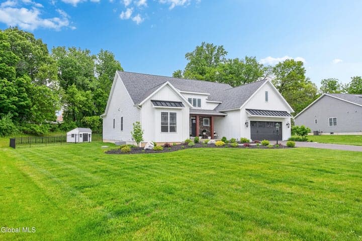 18 Bernie Loop, North Greenbush, NY, photo 2