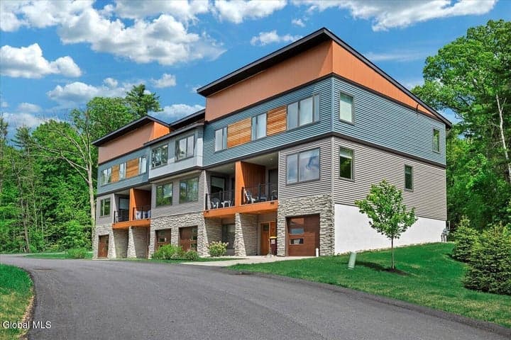 4 Footpath Way, Lake George, NY