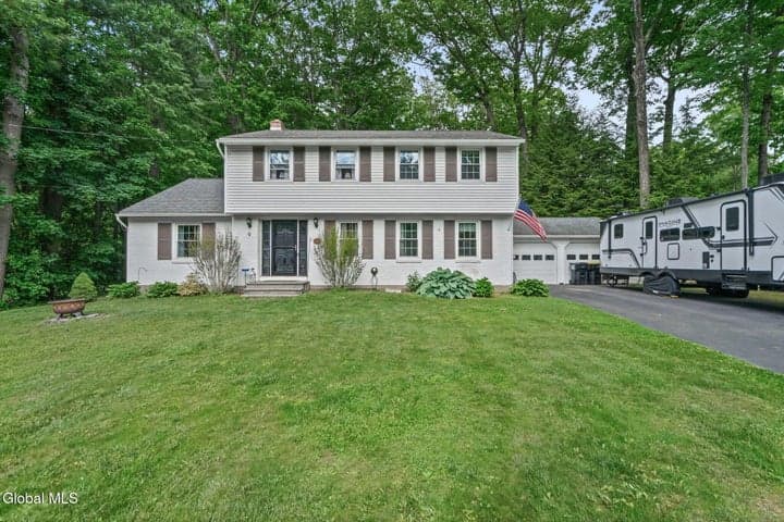 9 Parkwood Drive, Ballston, NY