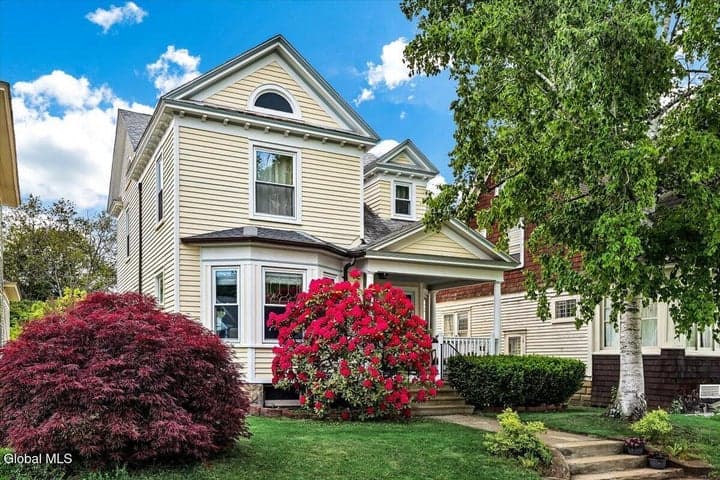 1328 Glenwood Boulevard, Schenectady, NY